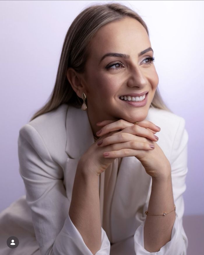 Retrato de Juliana Amaral, fisioterapeuta e osteopata em Florianópolis
